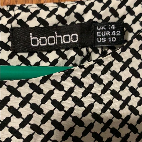 NWT Pattered Short Sleeve Dress - Picture 3 of 3